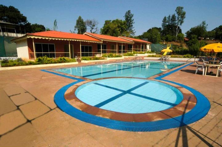 Cold Spot Village Resort Mahābaleshwar Exteriör bild
