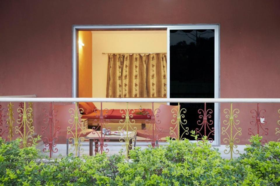 Cold Spot Village Resort Mahābaleshwar Exteriör bild