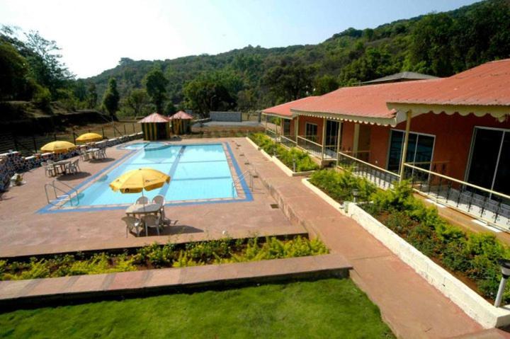 Cold Spot Village Resort Mahābaleshwar Exteriör bild